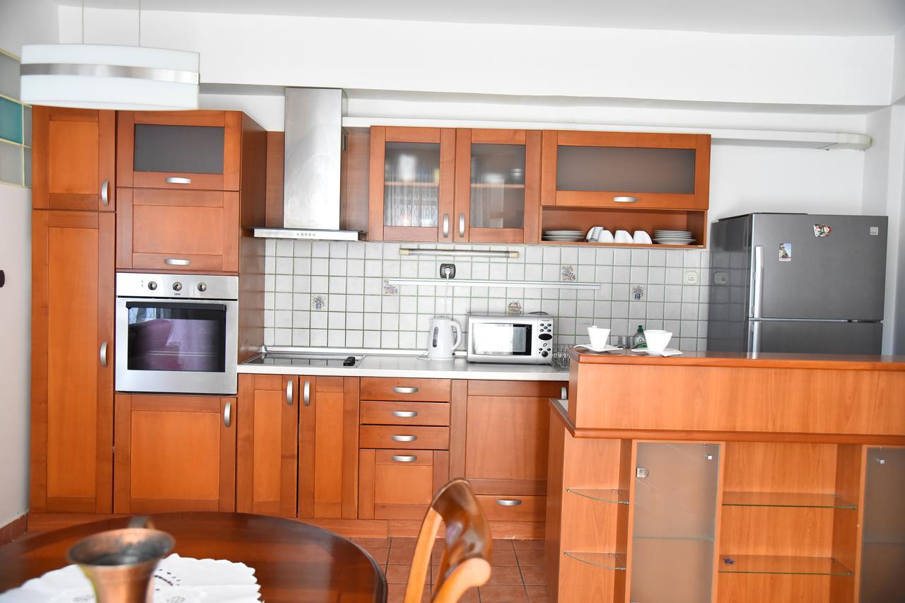 3 Bedroom Home With Parking Garage In The Heart Of Skopje Exterior photo